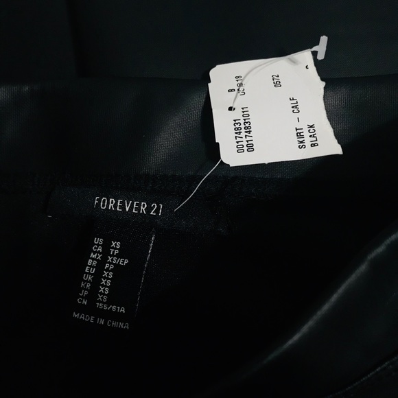 NWT FOREVER21 LEATHERETTE SKIRT XS SIZE 0 - Picture 4 of 5